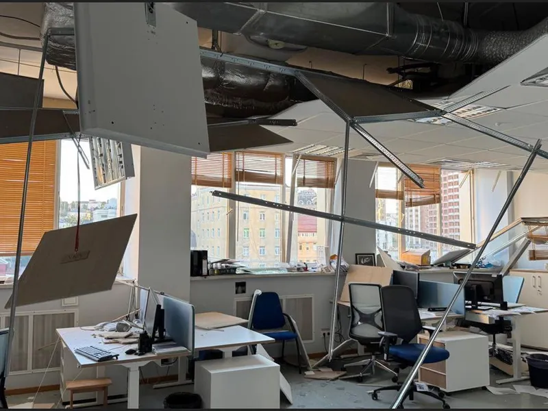 Rusia a bombardat sediul UE și Consiliul britanic din Kiev, apoi a cerut negocieri - Foto:  X/front_ukrainian