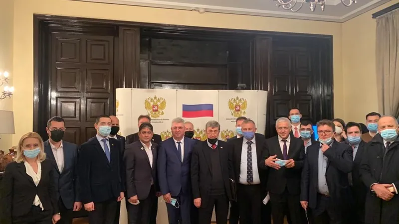 Poza postată de Kuzmin cu primarii și viceprimarii români cărora le-a spus că presa mainstream face „acuzații mincinoase” la adresa Rusiei. Sursă imagine: Facebook