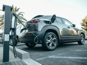 Programul Rabla 2025. Se schimbă valoarea ecotichetului pentru maşinile electrice. Cât va fi? - Foto: Arhiva (imagine cu rol ilustrativ)