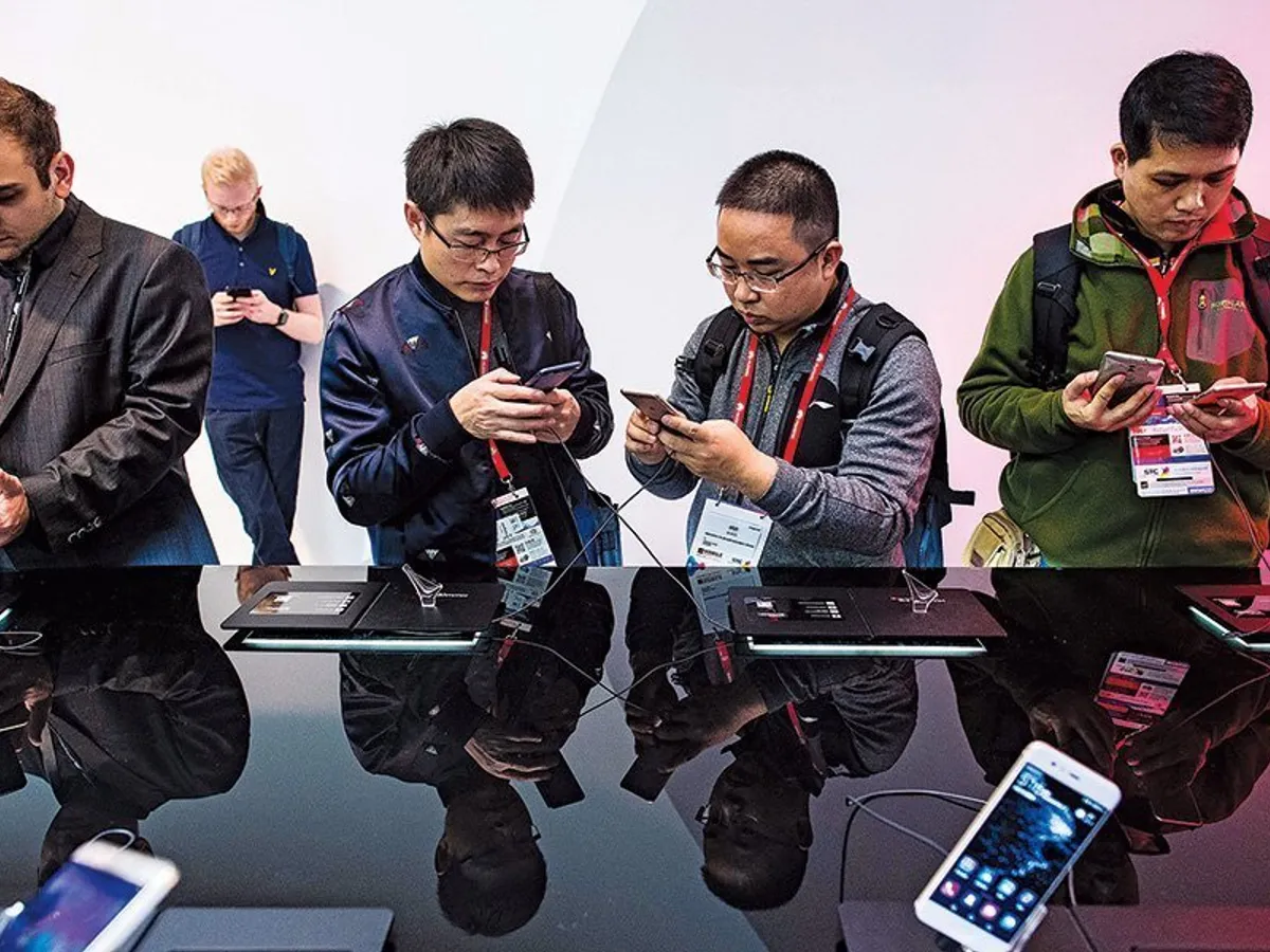 Dispozitive Huawei expuse la Mobile World Congress 2017 din Barcelona, Spania.
