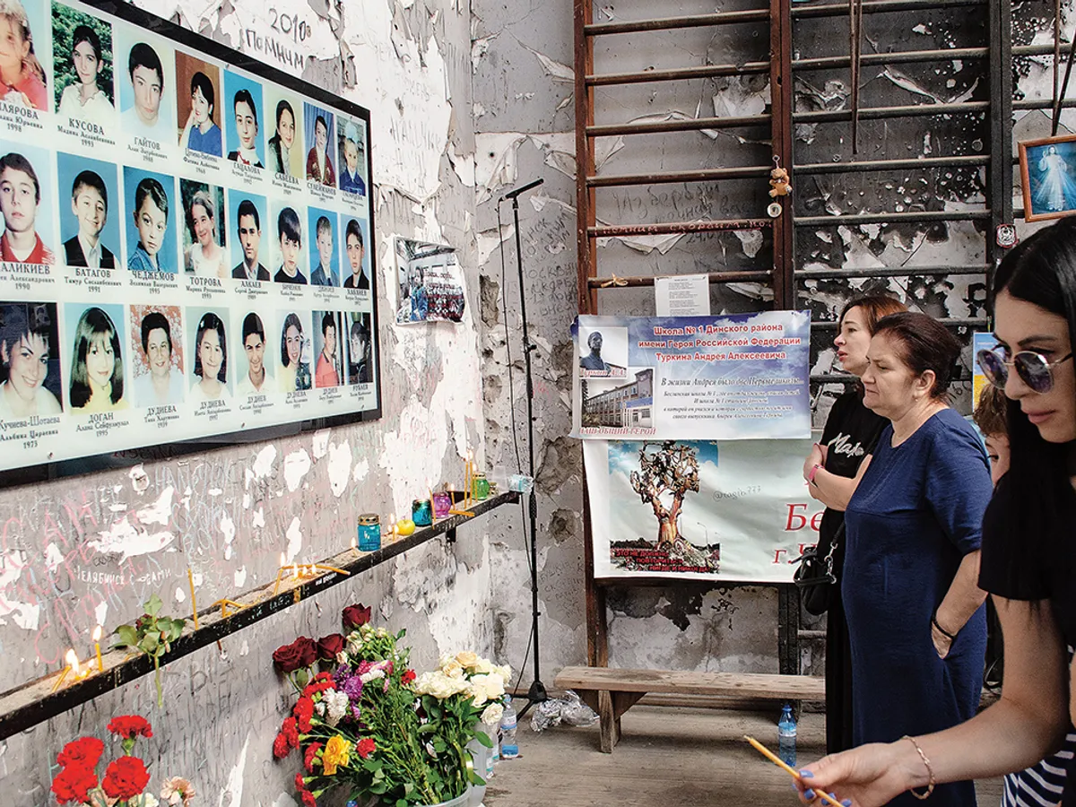 SEPTEMBRIE 2022. Omagiu adus victimelor de la Beslan, la 18 ani de la atacul soldat cu 334 de morți. Putin a folosit atacul pentru a centraliza puterea și a numi personal șefii de regiuni - Foto: Profimedia Images