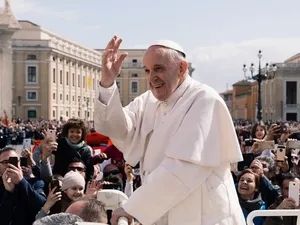 Papa Francisc a fost externat după ce a suferit o intervenţie chirurgicală la colon pe 4 iulie/FOTO: Unsplash