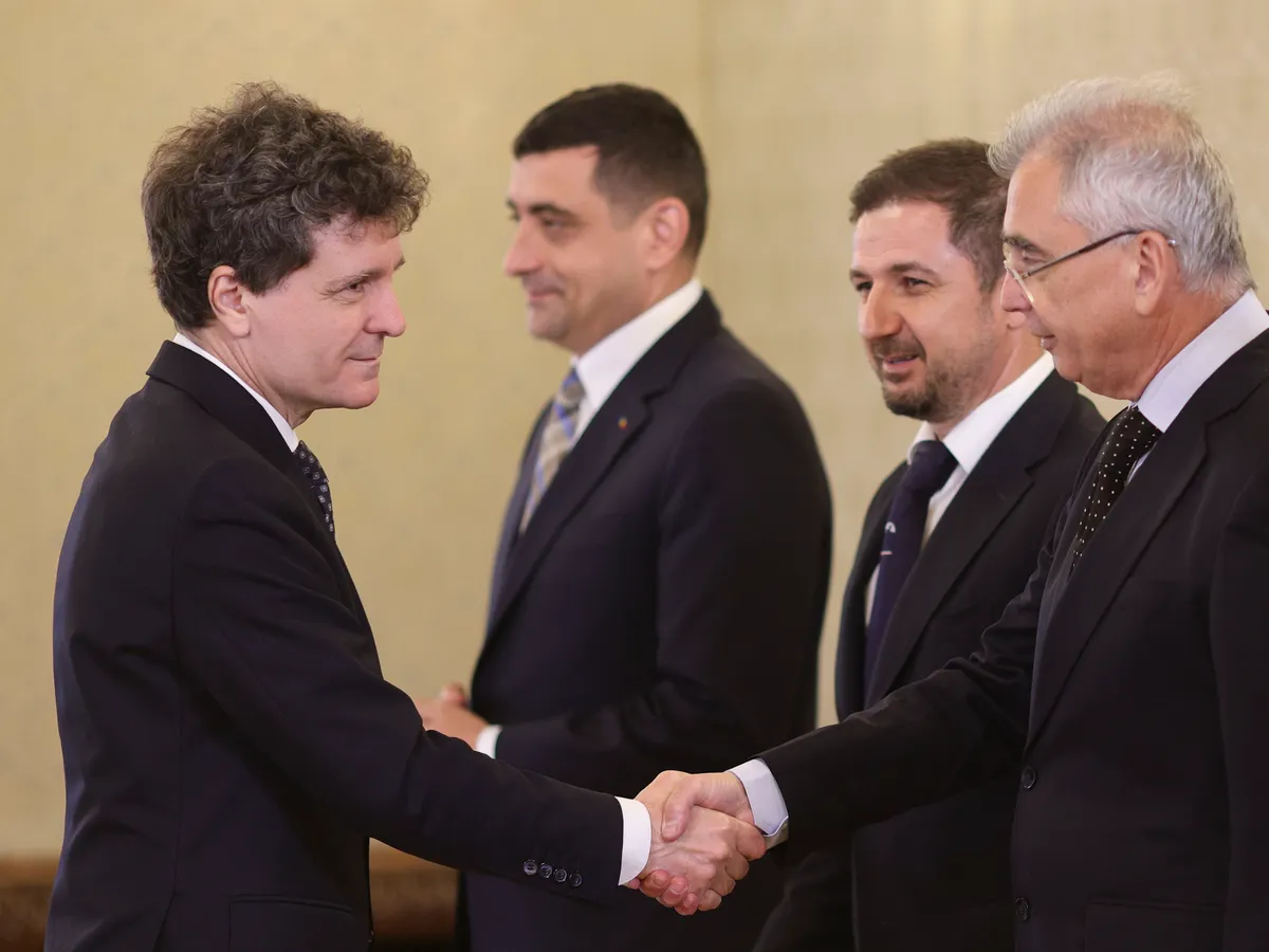 Europarlamentar AUR, la negocieri cu Nicușor Dan pe care l-a numit infractor. Legături de „afaceri” cu Simion