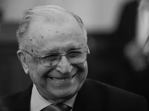 Iliescu, condus pe ultimul drum. Sicriul va fi depus la Palatul Cotroceni. Reguli stricte de acces - Foto: Inquam Photos / George Călin