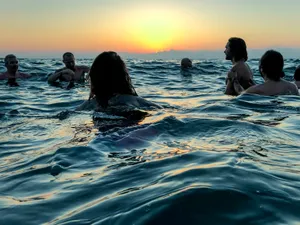 Ce trebuie să faceți ca să evitați riscul înecului (imagine cu rol ilustrativ)-Foto: swimming society