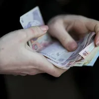 Suspendarea plății ratelor înseamnă rate mai mari după amânare. Dobânda curge. / Foto: Inquam Photos / Octav Ganea