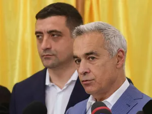 George Simion şi cel pe care vrea să-l desemneze premier, Călin Georgescu - Foto: INQUAM PHOTOS/Octav Ganea