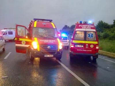 Accident teribil pe DN 7. O persoană se zbate între viață și moarte a fost lovită de un TIR - FOTO: Facebook/SMURD