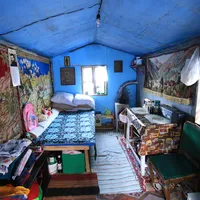 Pentru milioane de români, „acasă” înseamnă 11 metri pătrați. Cum poți schimba acest lucru