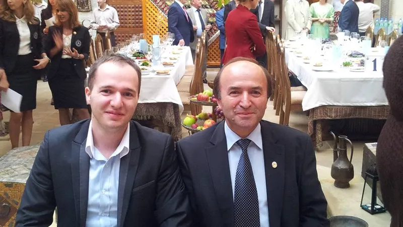 Tatăl și fiul, notari la apelul bocancilor/FOTO: Facebook