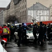 Un șofer a intrat cu mașina într-o mulțime, în Munchen. Sunt cel puțin 28 de persoane rănite - Foto: X