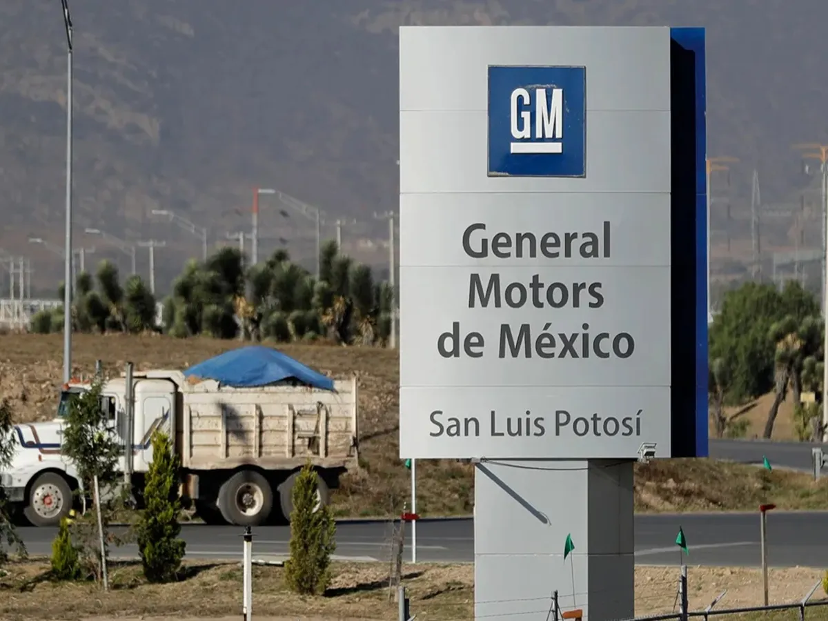Pe cine sabotează Trump cu taxa vamală de 25% în Mexic? General Motors, Ford, Chrysler - Foto: jacksonville.com (Imagine cu rol ilustrativ)
