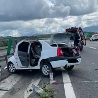 Șoferul unui Logan a pierdut controlul pe A1 Sibiu - Deva. / Foto: Info Trafic 24, Facebook