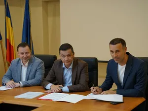 Sorin Grindeanu, la semnarea protocoalelor de colaborare cu reprezentanții Consiliului Județean Prahova. / Foto: Sorin Grindeanu, Facebook