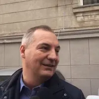 Fostul trezorier al PSD Mircea Drăghici, escortat de poliţişti la penitenciar. / Foto: zf.ro