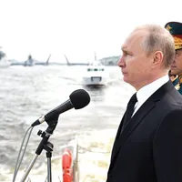 Președintele Rusiei,  Vladimir Putin, a aprobat  sechestrarea navelor ucrainene în Strâmtoarea Kerci și pentru a-și tempera pierderile de popularitate