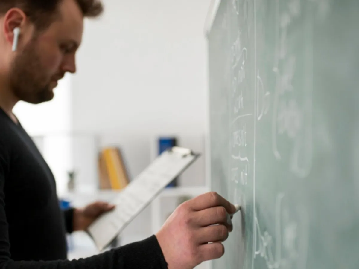 Profesor - Foto: magnific (rol ilustrativ)