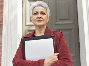 Ce asigurări vor plăti pensionarii în funcție de pensie pe care o primesc. Se ajunge și la 400 lei Foto: Freepik (fotografie cu caracter ilustrativ)