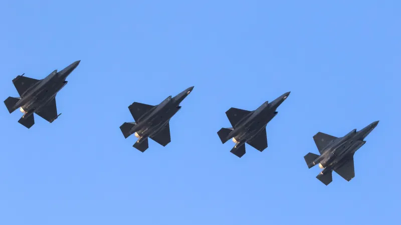 NATO securizează Polonia și România: Rute de tranzit ale armelor către Ucraina, apărate cu avioane - Foto: Profimedia Images (imagine cu caracter ilustrativ)