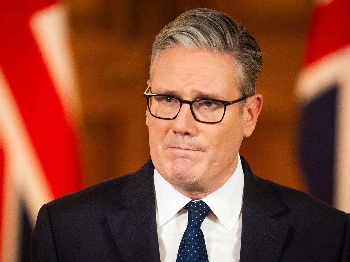 Politico: Revolta împotriva lui Keir Starmer explodează. Trei rivali îi pregătesc înlocuirea