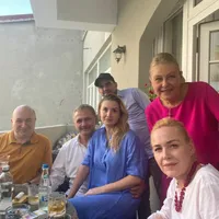 Dragnea a ajuns acasă. Sărbătorește alături de Irina, Carmen Dan și Codrin Ștefănescu. / Foto: Flavia Teodosiu / Facebook