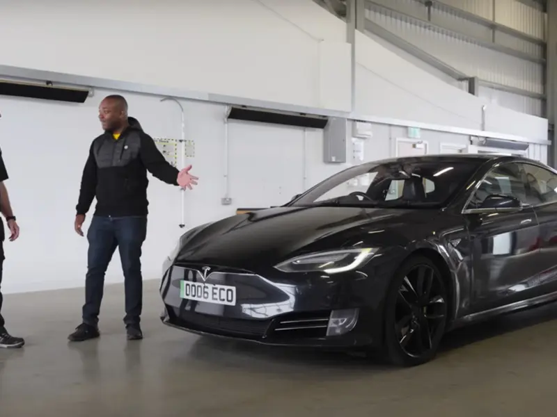 Un taximetrist a parcurs 700.000 km cu o mașină electrică Tesla Model S. Cu cât s-a degradat bateria - Foto: captură video