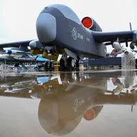 VIDEO Avionul fără pilot al Chinei transportă 100 drone și o tonă de muniție. Ajunge până în SUA- Foto: Profimedia images