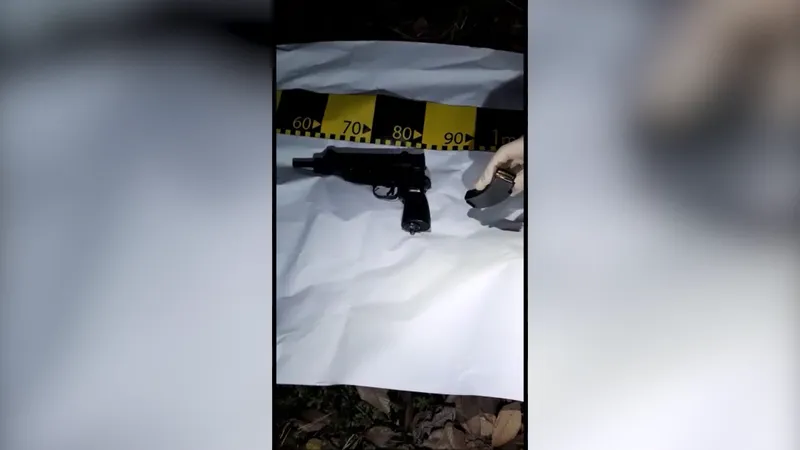 Pistolul automat ascuns în cimitir