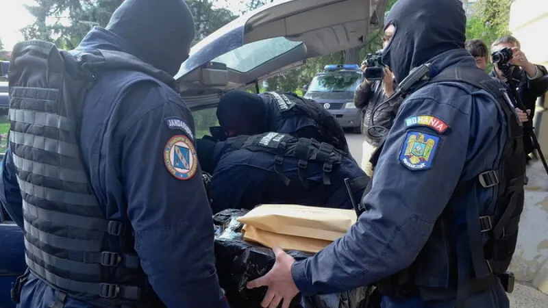 Poliţia Bucureşti, lucruri suspecte la achiziţia de echipamente pentru dotare. DNA face percheziţii - Foto: Poliţia Română