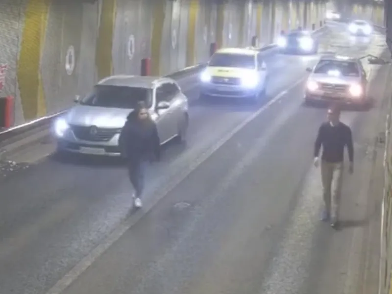 Cine e vinovat de carambolul cu 3 mașini din Pasajul Unirii? Și ce spune despre șoferii români - Foto: captură video