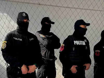Polițiștii au prins în flagrant șase hoți de cablu electric - Foto: Facebook/Poliția Brașov (imagine cu rol ilustrativ)