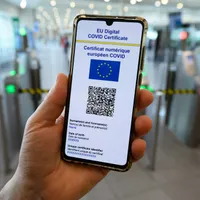 Nouă regulă de călătorie în UE, de la 1 februarie: certificatul verde, valabil 9 luni, fără booster. / Foto: rohealthreview.ro