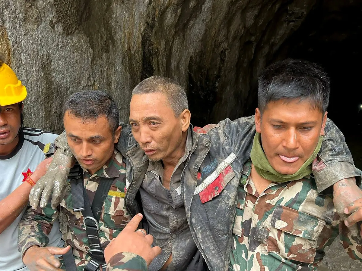 Nepal: A treia persoană, salvată în viață dintr-un tunel, la 10 zile după viitura devastatoare