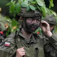 Civilii polonezi se antrenează pentru război. Voluntari sunt antrenați de militari profesioniști - Foto: Czarek Sokolowski / AP / Profimedia