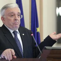 VIDEO Isărescu, după creșterea prețurilor. „E criză. Să ne calmăm. Să bem un ceai de tei”