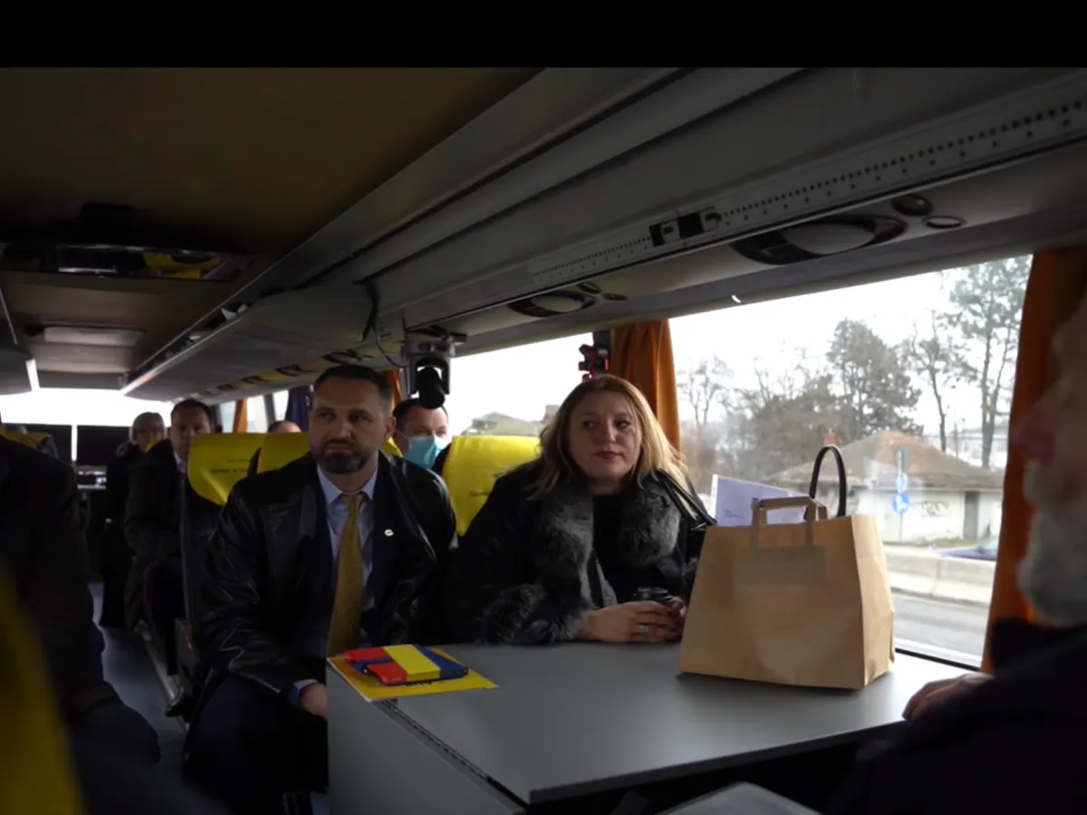 Autocarul AUR spre Parlament / FB