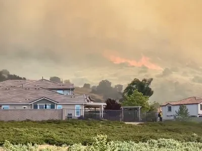 Incendiu de vegetație în Los Angeles - Foto: X/@Osocom123