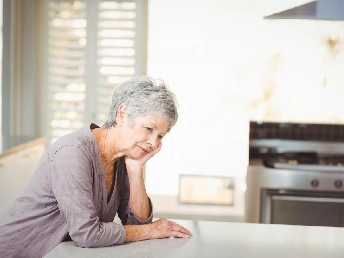 Pensionar primind o știre gravă despre pensie - Foto: Freepik