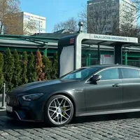 Mercedes de 250.000 €, parcat în stația STB. Clotilde Armand se laudă cu peste 10.000 de amenzi. - Foto: Facebook/Clotilde Armand