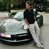 Vlogger-ul Selly și-a luat Porsche 911 de 250.000 €. Firma lui are profit declarat de 2.000 € - Foto: Facebook
