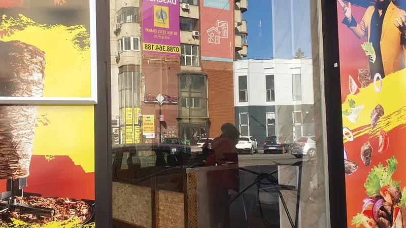 Shaormeria lui Tzancă Uraganu e închisă din nou Foto NWR