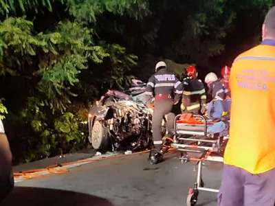 Accident teribil între un TIR, o dubă și o mașină, pe Valea Oltului. Pasagerii mașinii, morți - Foto: Facebook/Info Trafic 24