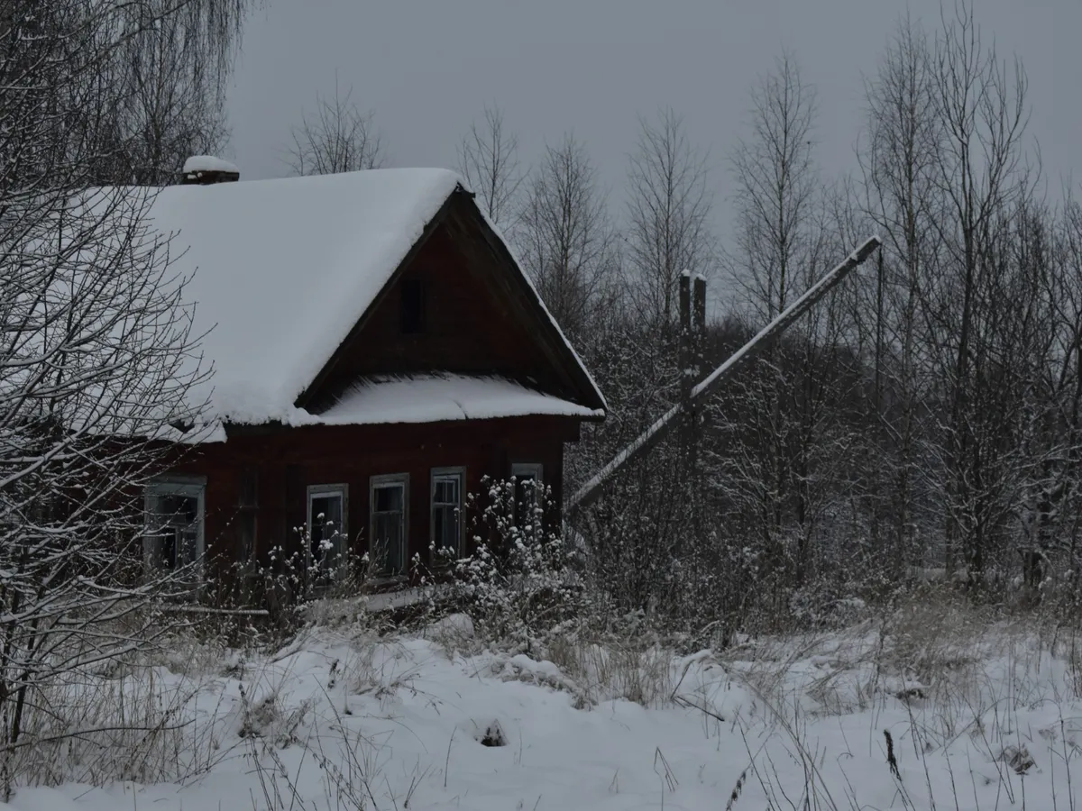 Poliţiştii i-au adus medicamentele unui bărbat de 75 de ani, singurul locuitor al unui sat din județul Alba