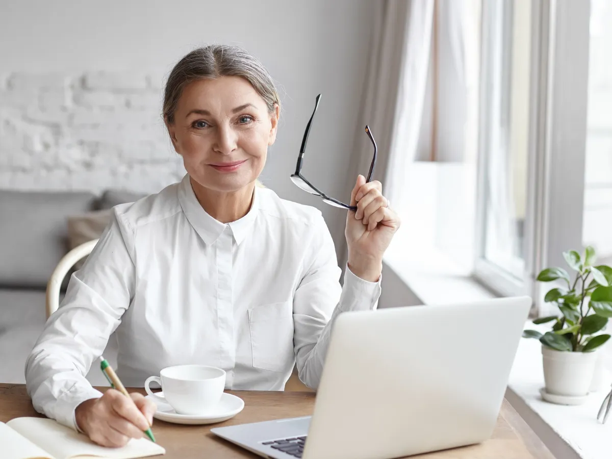 Pensionară la pensie - Foto: Freepik