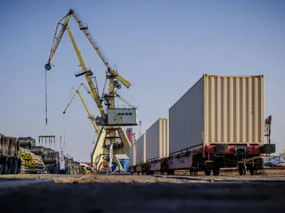 Conducerea portului Constanța dă, prin atribuire directă, terenuri în port - Foto: Profimedia Images