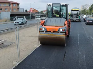 „Minune”, în Prelungirea Ghencea. Se asfaltează primul tronson cu 2 benzi pe sens - Foto: captură video