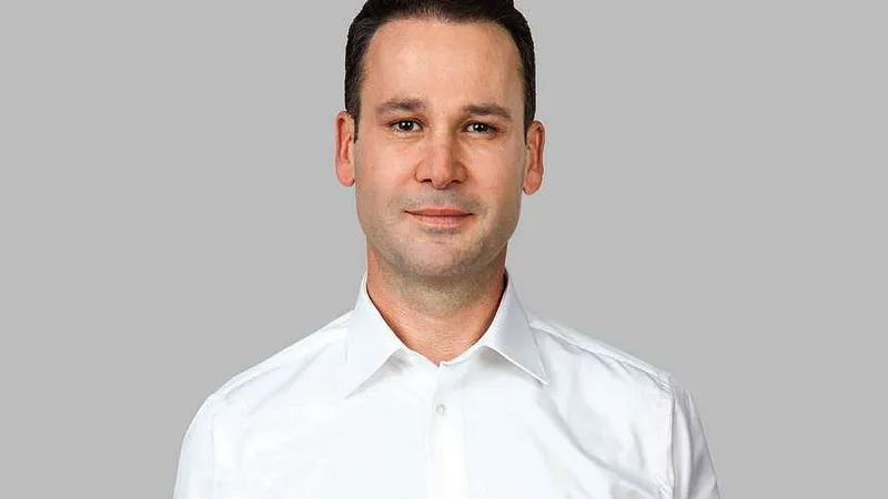 Robert Negoiţă se plânge că nu poate dialoga cu Nicuşor Dan - Foto: Facebook/Robert Negoiţă