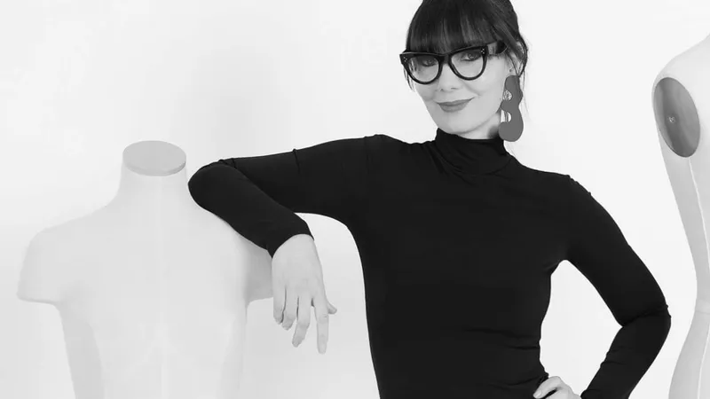 Camelia Skikos românca care a ajuns să creeze haine pentru Jennifer Lopez