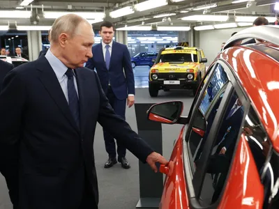 Putin, în vizită la fabrica Lada - Foto: Profimedia Images