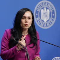 Bucura Oprescu, ministrul care aduce pensia stă cu chirie. Are 2 puști de 12.000€ și un Mercedes - Foto: INQUAM PHOTOS / George Călin
